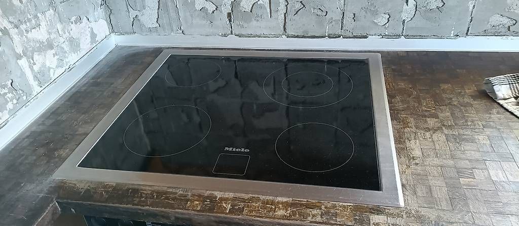 Cucine: Four + Plaque de cuisson + Lave vaisselle + Frigo  – Usato da Le Noirmont venduto da jer_jzh5
