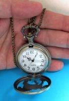 NEUE Umhängeuhr mit Pferdemotiv aus Bronze inkl. Kette