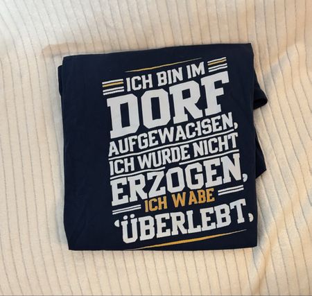 Cooles T-Shirt "Ich bin im Dorf aufgewachsen" Gr. L