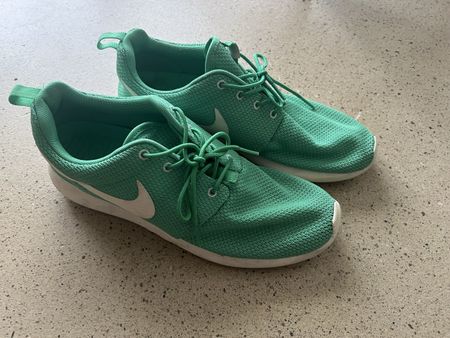 Turnschuhe Nike grün Gr. 44
