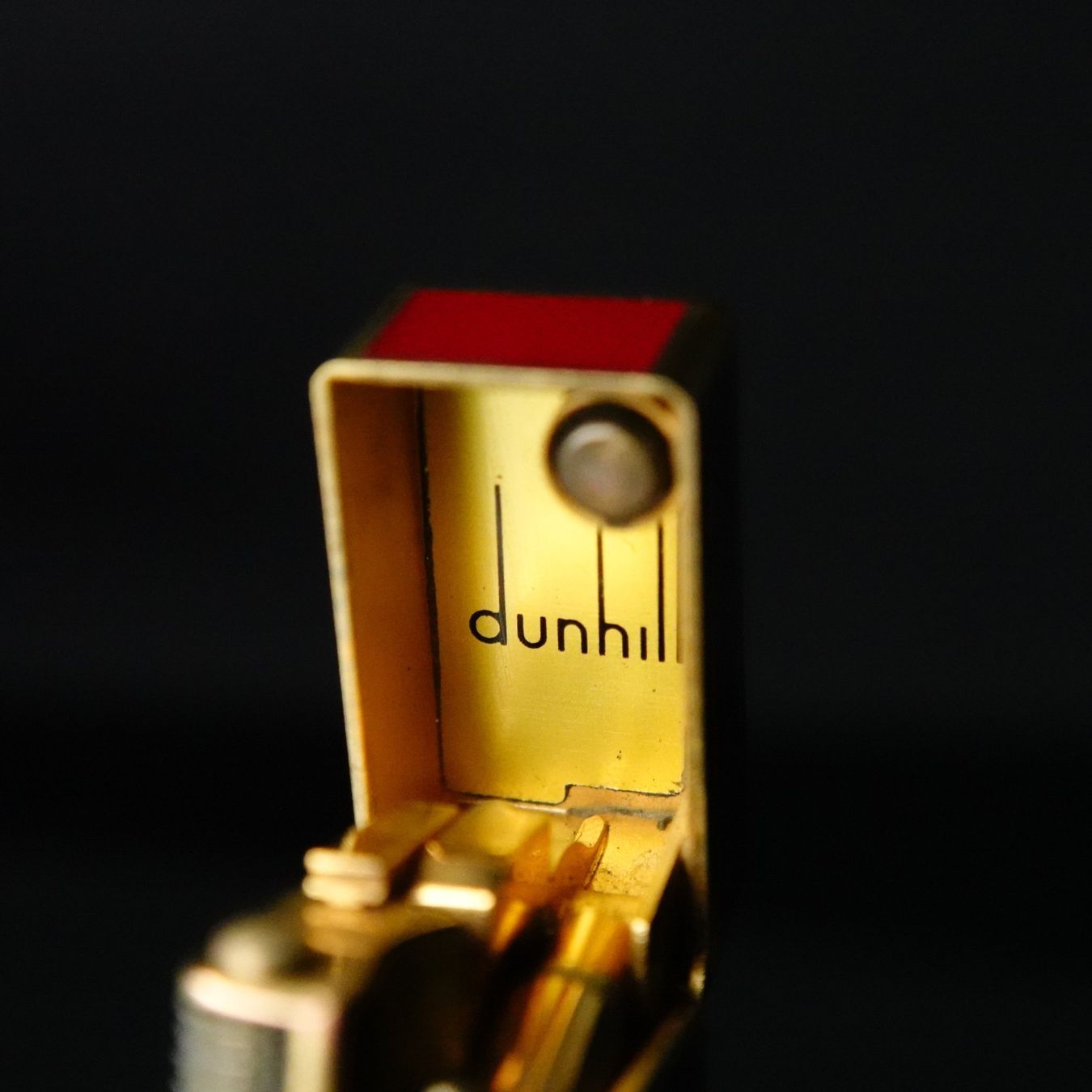 Dunhill Accendini: Dunhill - Lacquer Red Pattern Rollagas Lighter vergoldet – Usato da Bruettisellen venduto da Collector_Store 8