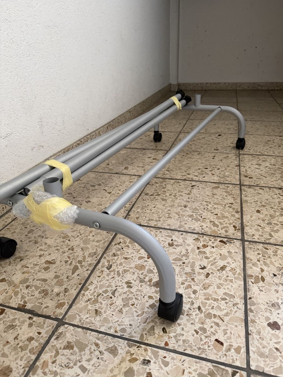 Garderobe: Kleiderständer Silber mit Rollen zerlegt – Gebraucht aus Weiningen ZH von anj_d78k
