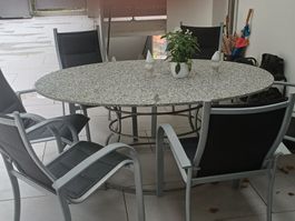 Granit Gartentisch mit 6 bequemen Gartenstühlen 5 jährig