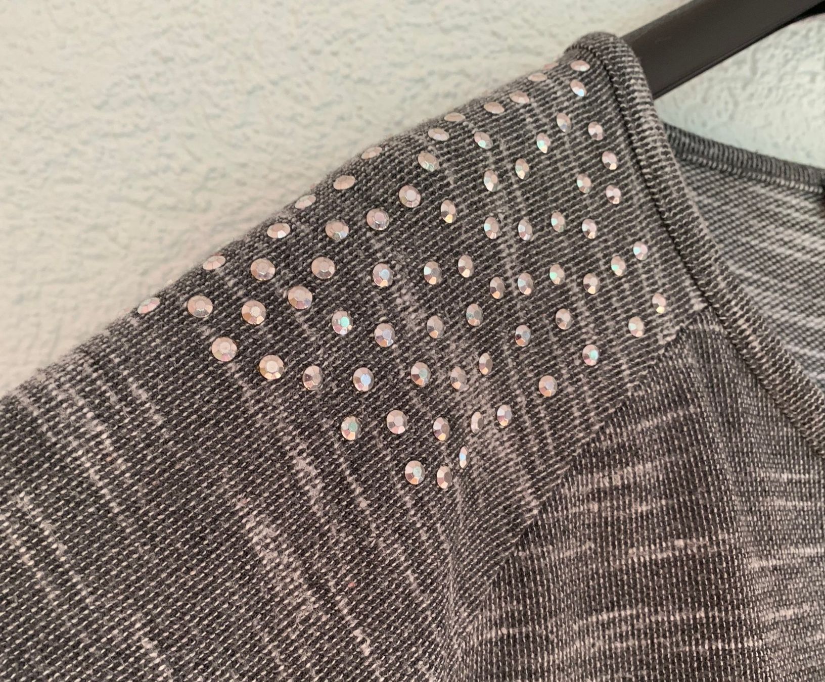 Maglioni & Felpe: Pulli grau mit silbrigen Facettenperlen – Usato da Zäziwil venduto da kreative-ideen 2