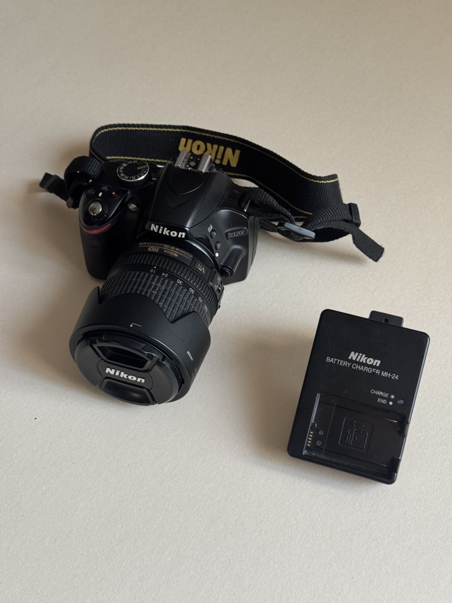 Nikon D3200 DSLR Camera with 18-105mm Lens (D'occasion) à Zürich pour ...