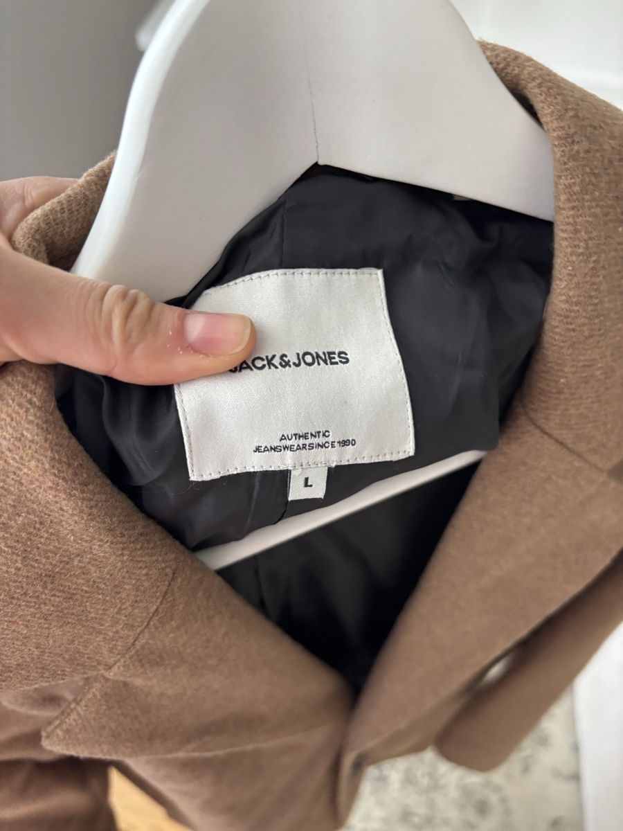 Cappotti: Brown Coat Size L NP: 80.-  – Nuovo (secondo la descrizione) da Horgen venduto da len_qjz9 2