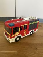 Grosses Feuerwehrauto mit Leiter und Zubehör, guter Zustand