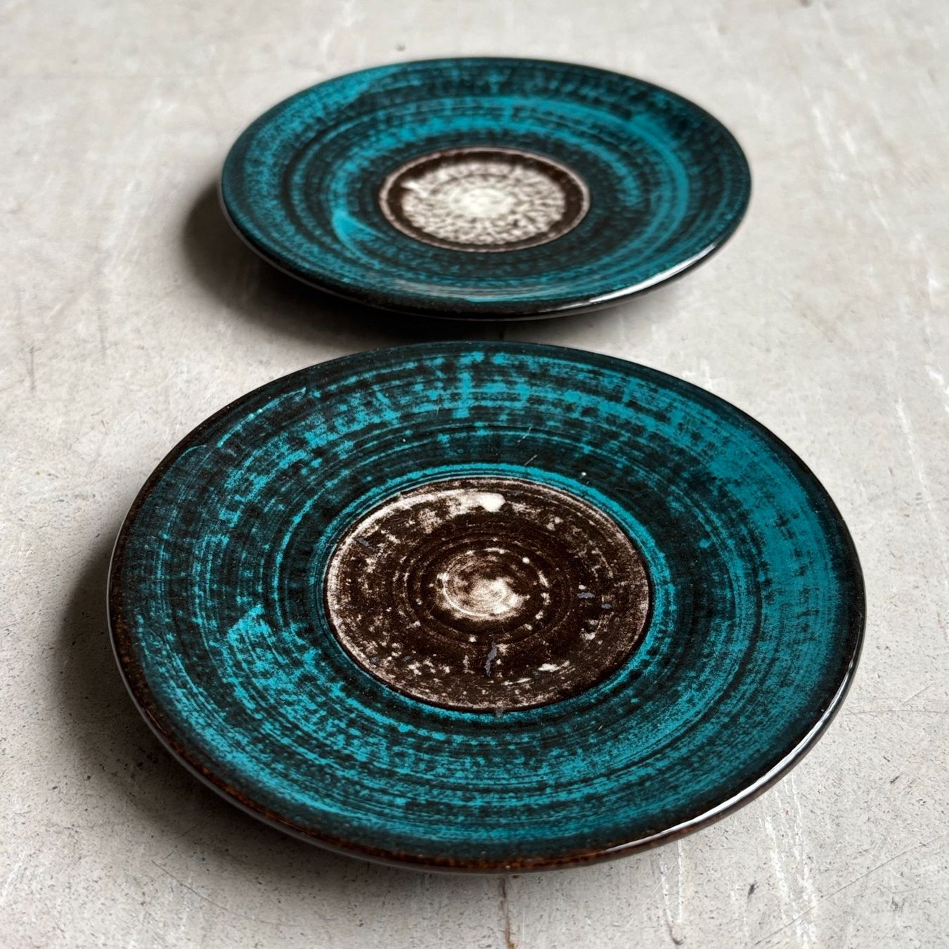 Hugo Kohler Assiettes: 2x Unterteller von Hugo Kohler, Biel, 1960er – D'occasion à Bern par Modern-Era 1
