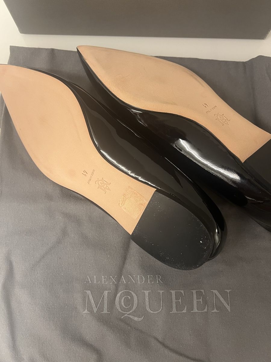 Alexander Mcqueen Damenschuhe: Alexander McQueen black patent leather flats 41 – Neu und originalverpackt aus Breganzona von maggy_l 2