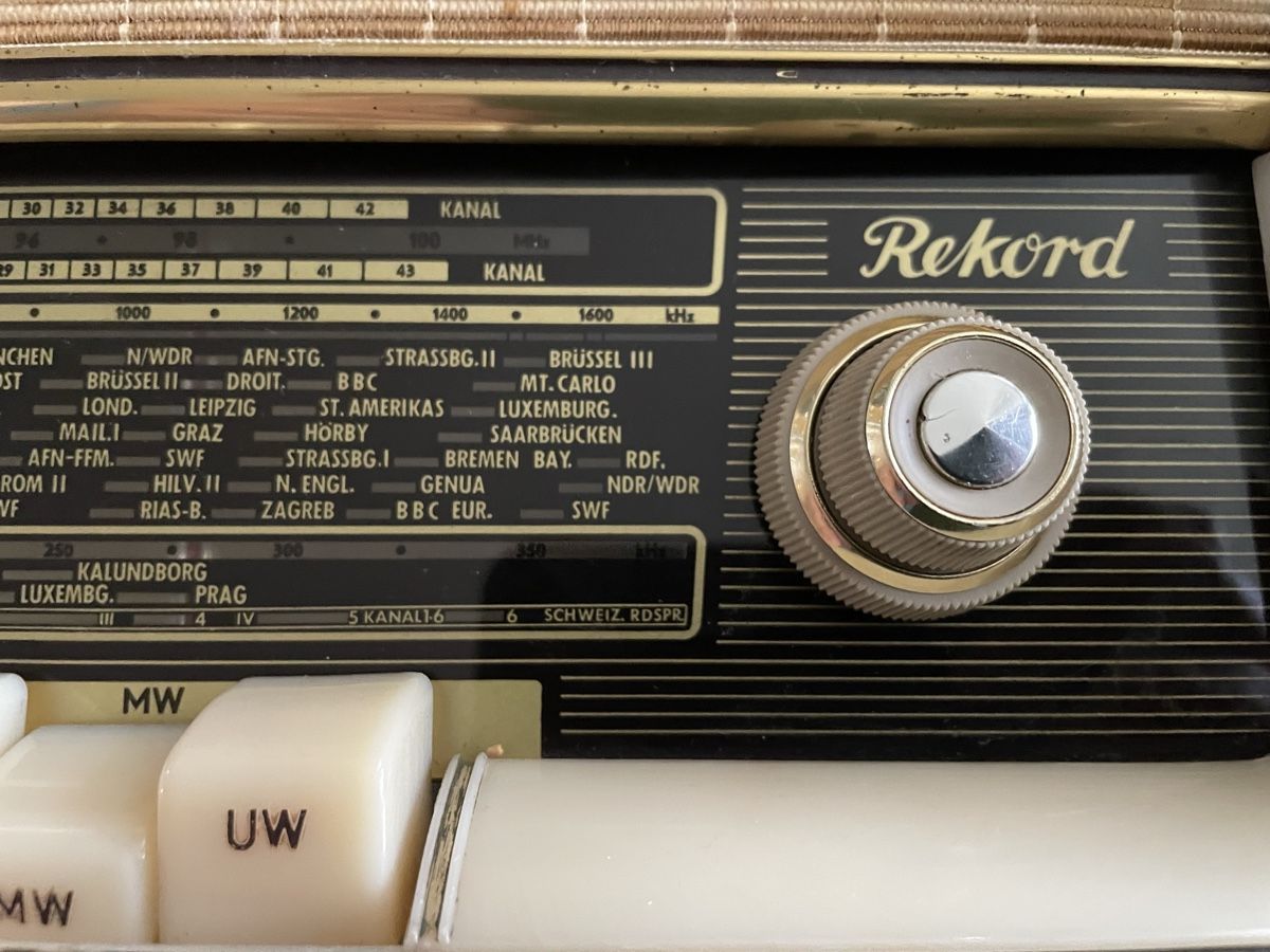 Loewe Radios: Bella löwe radio – Defekt aus Oftringen von Jradioman 1