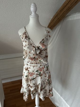 Kleid mit Blumenmuster Grösse L guter Zustand