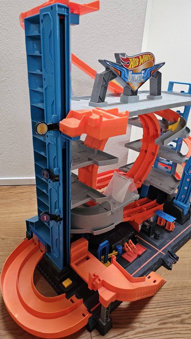 Hot Wheels Jouets: Hot Wheels City Ultimate Garage mit Shark Attack – D'occasion à Ballwil par  3