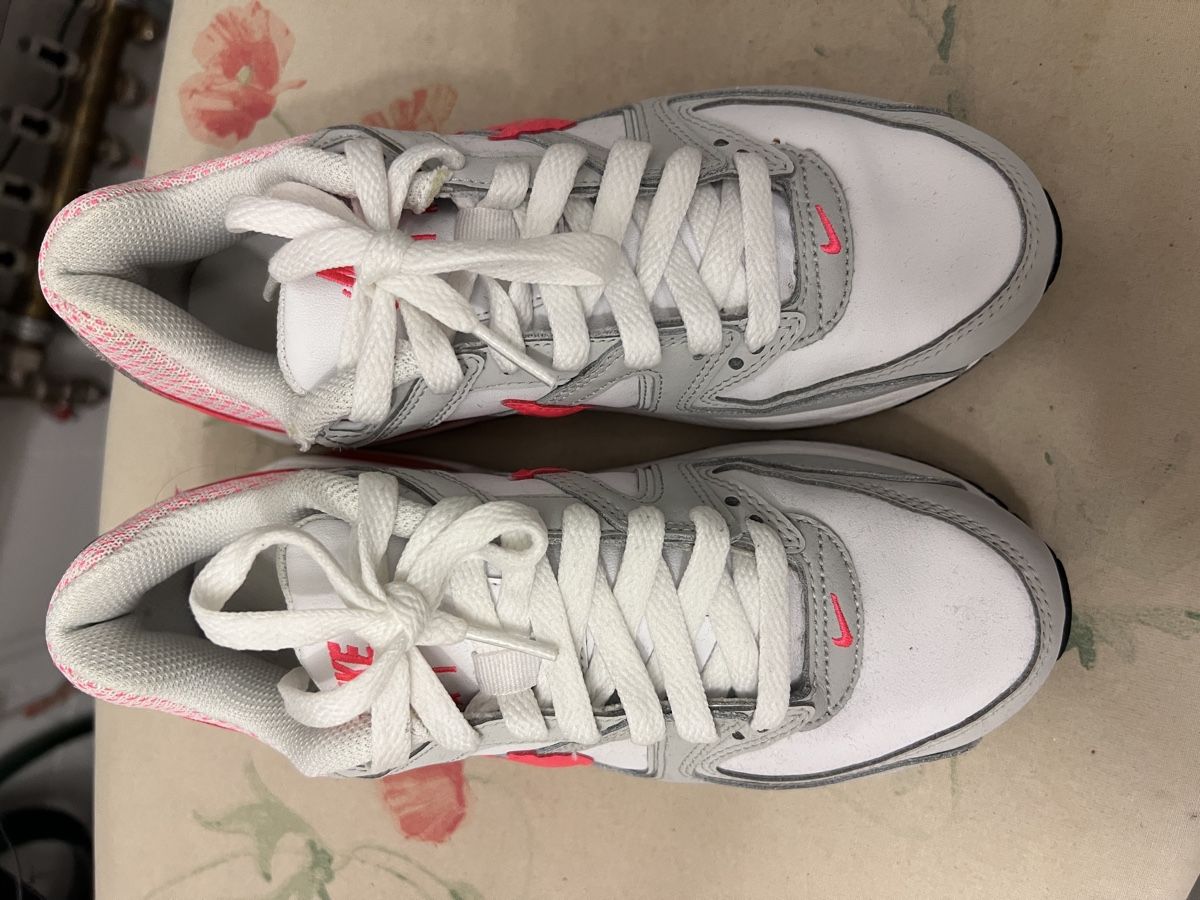 Nike Chaussures filles: Nike 36.5 – D'occasion à Bergdietikon par Marineh2004 1