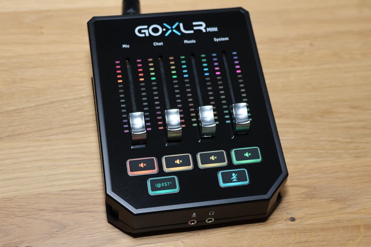 TC Helicon Console di mixaggio: TC-Helicon GO XLR MINI Mixer, USB Audio Interface – Usato da St. Gallen venduto da UsDeSchwiz 2