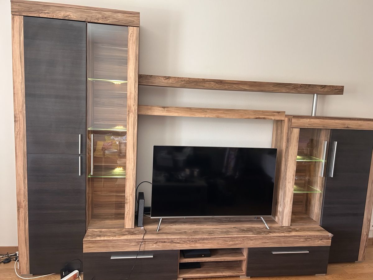 Conforama Mobili TV: Modern Wall Unit - Entertainment Center - Excellent Cond. – Usato da Bern venduto da sil_n2tc 1