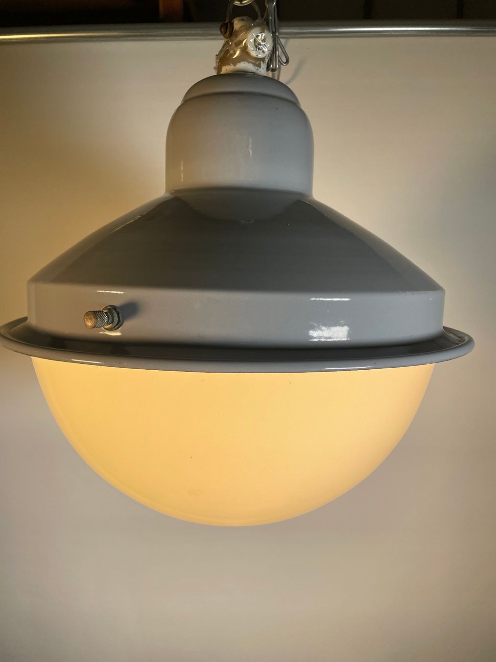 Lustres & lampes de plafonds: Industrielampe aus Email – D'occasion à Zürich par Hedwig-steig 1