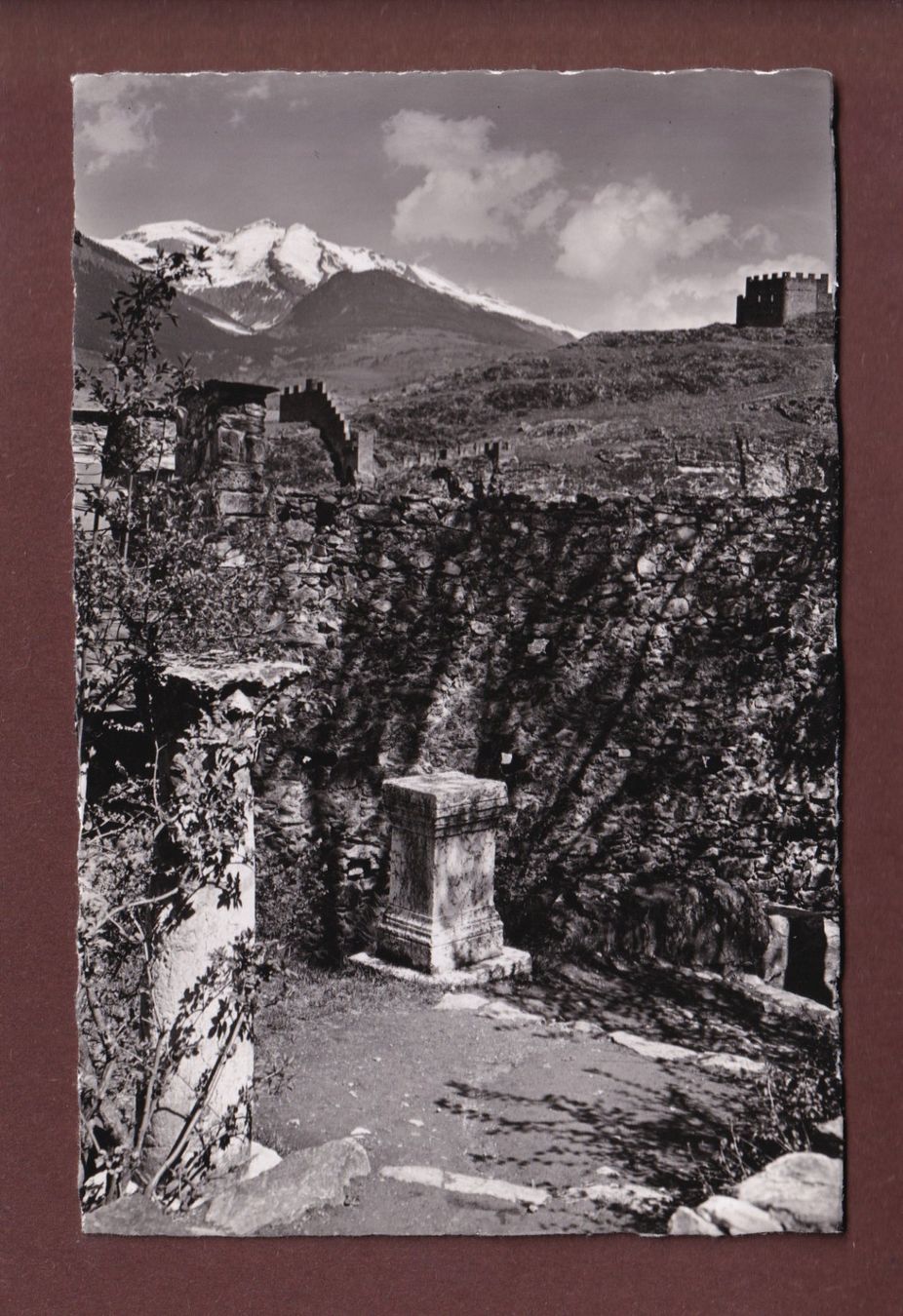 Cartes postales: SION - Vue sur Tourbillon – D'occasion à Pully par nicecards-shop