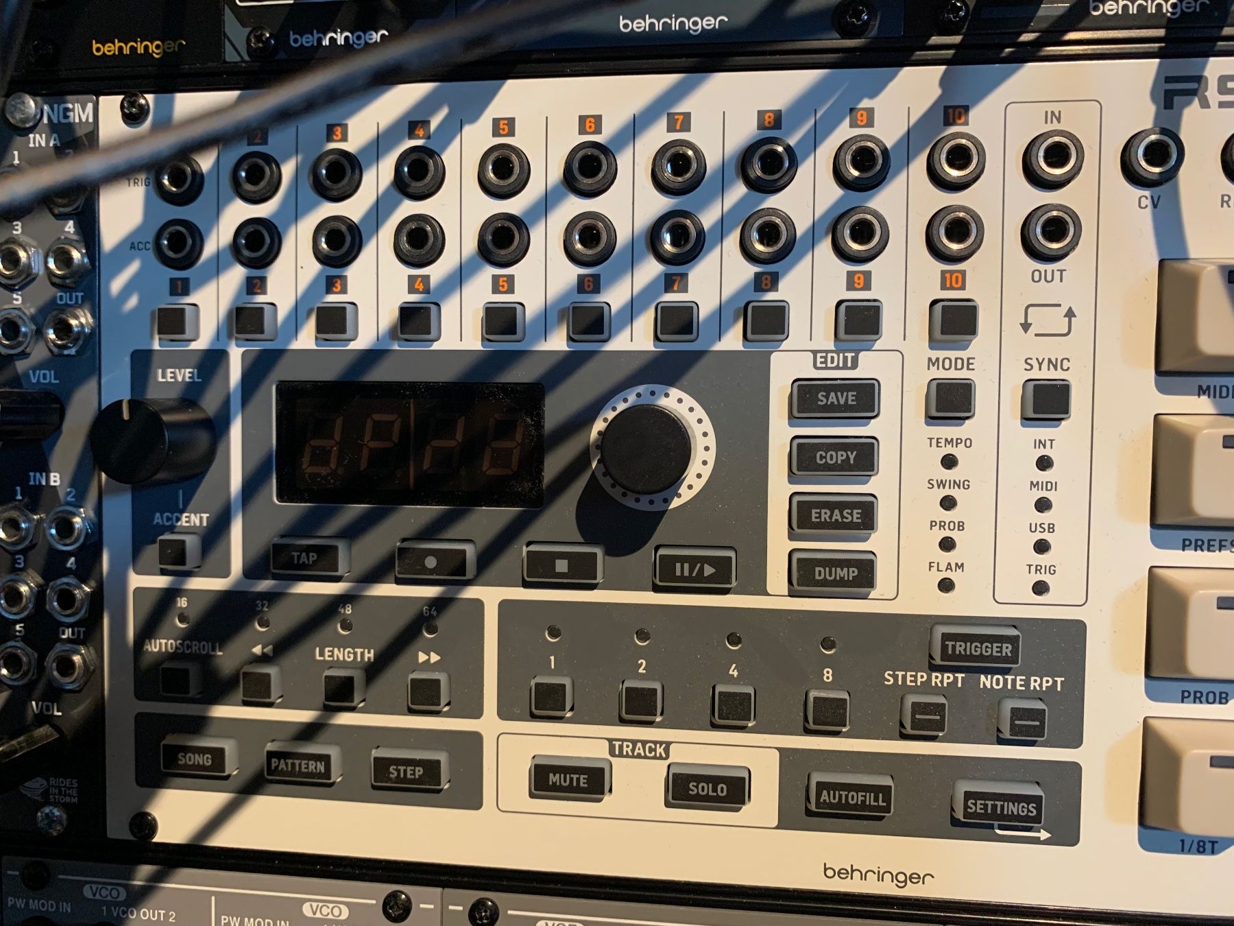 Behringer Strumenti musicali: Behringer RS-9 Rhythm Sequencer neu – Usato da Bern venduto da Fribi013 1