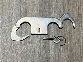 Professionelle Daumenfesseln / Thumbcuffs aus Metall