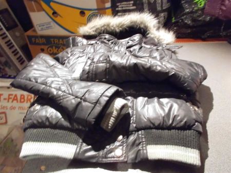 Jacke Grösse 152, schwarz/grau/weiss