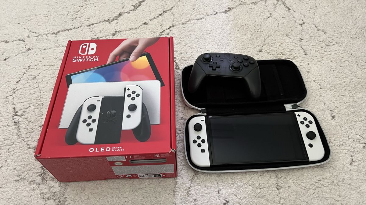 Nintendo Console: Nintendo Switch OLED, weiss, mit Pro Controller, Top Zustand – Usato da Othmarsingen venduto da JuVeltri94