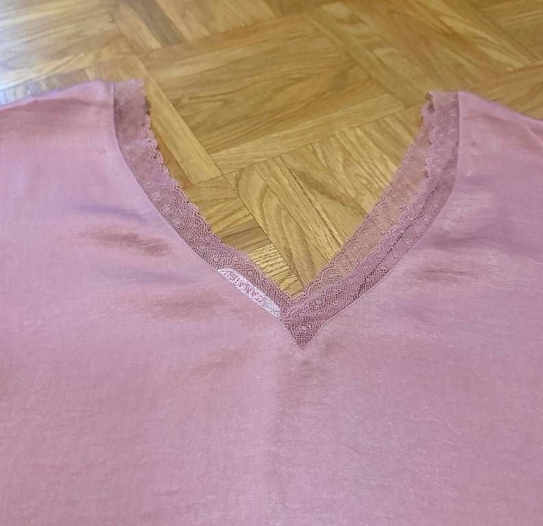 Top: Débardeur satiné rose poudré taille S – Usato da Lausanne venduto da loi_8msc 1