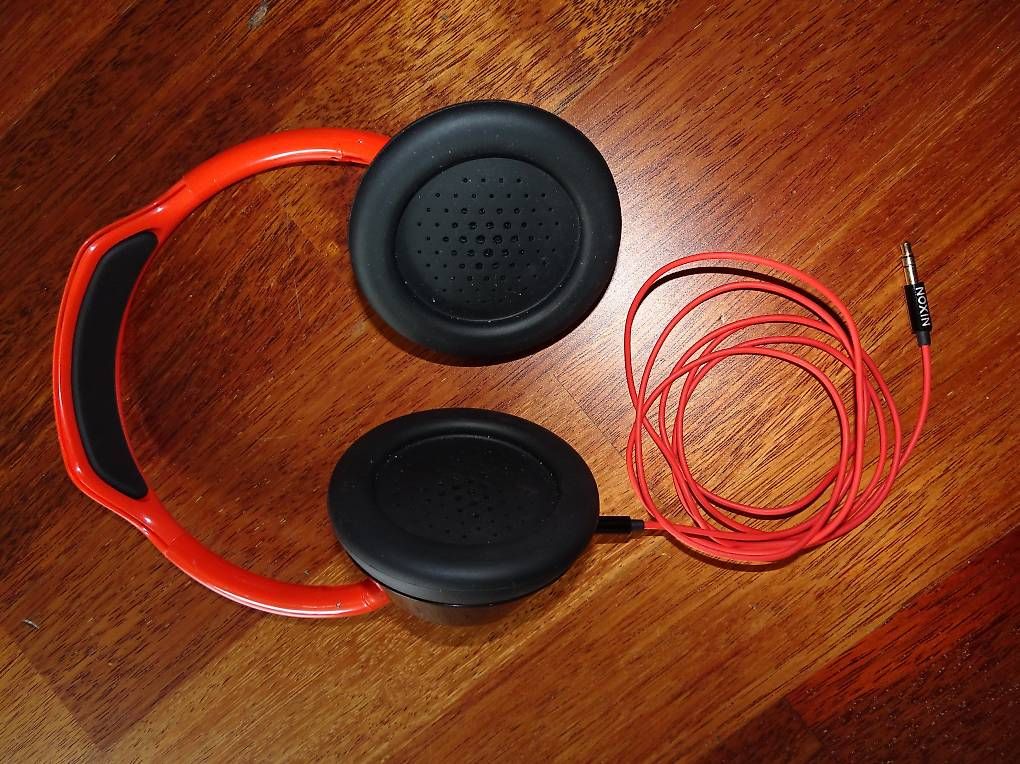Kopfhörer: KOPFHÖRER NIXON THE TROOPER - ROT / SCHWARZ HEADPHONE – Gebraucht aus Zürich von Backstage 1