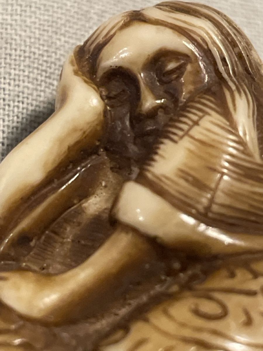 Statuette: Netsuke, sitzende, nachdenkliche Frau – Usato da Embrach venduto da Gauvain1 3