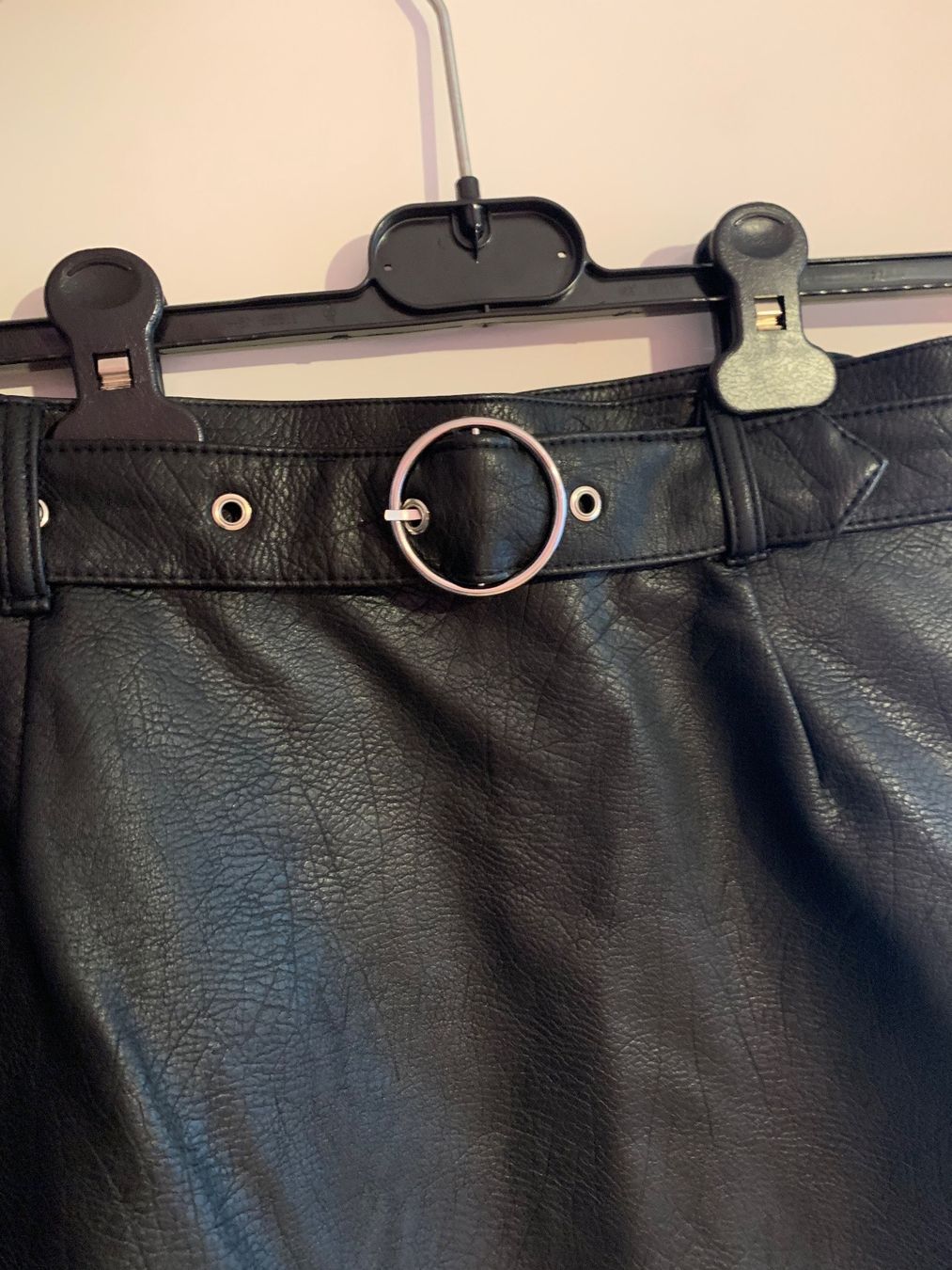H&M Jupes: Kurzer Lederoptik Rock H&M – D'occasion à Triengen par nes_l8cj 2
