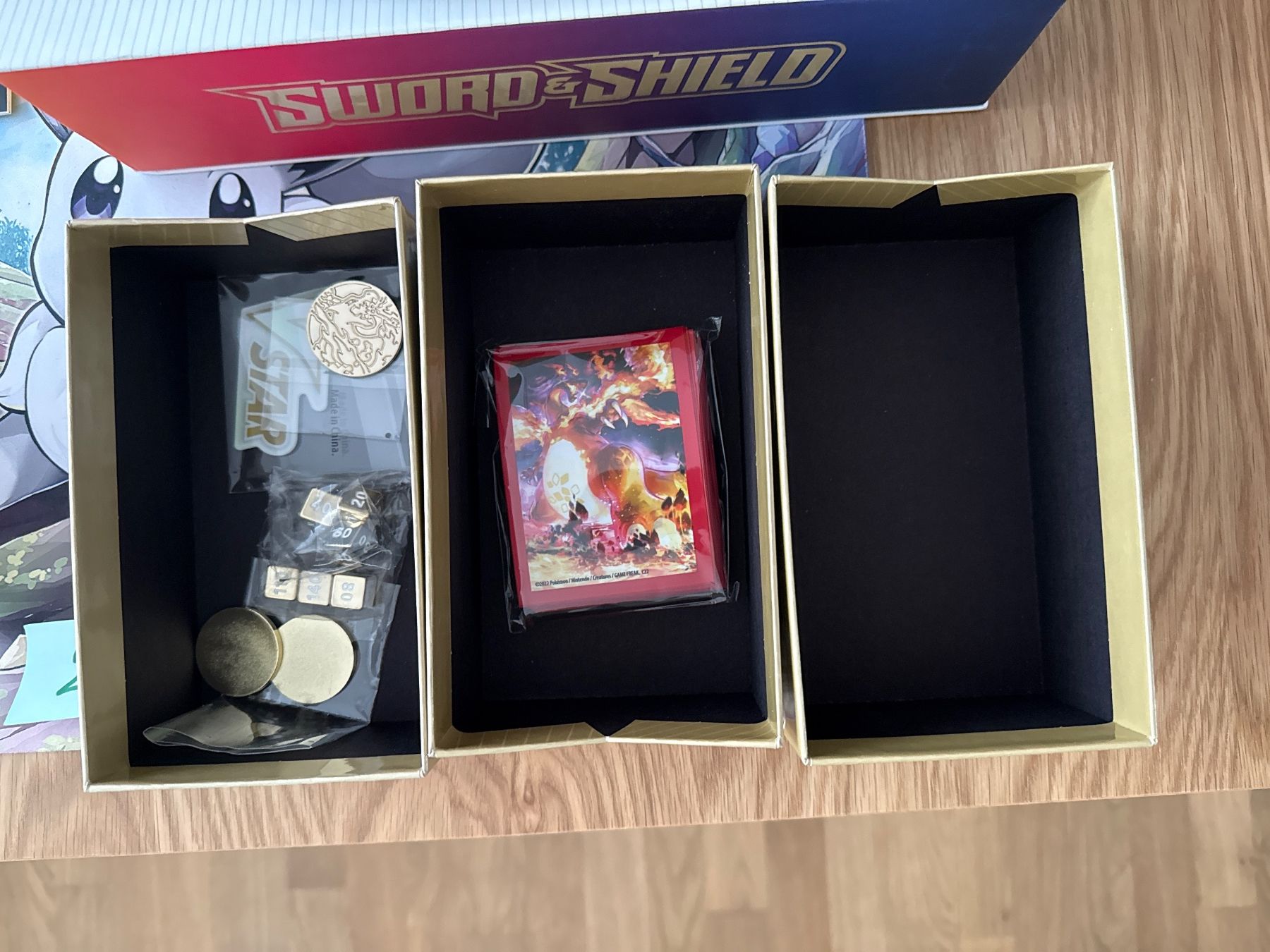 Pokémon Carte collezionabili: UPC Charizard Ultra Premium Collection Box EN geöffnet 2 – Nuovo (secondo la descrizione) da Niederweningen venduto da rimicanardo 1