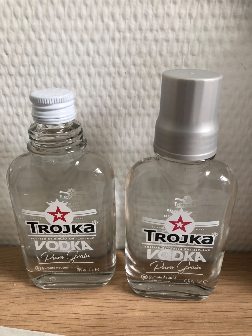 Trojka Bevande alcoliche: TROJKA Vodka reines Getreide 40%Vol 10cl – Nuovo (secondo la descrizione) da Wald ZH venduto da mlnt 1