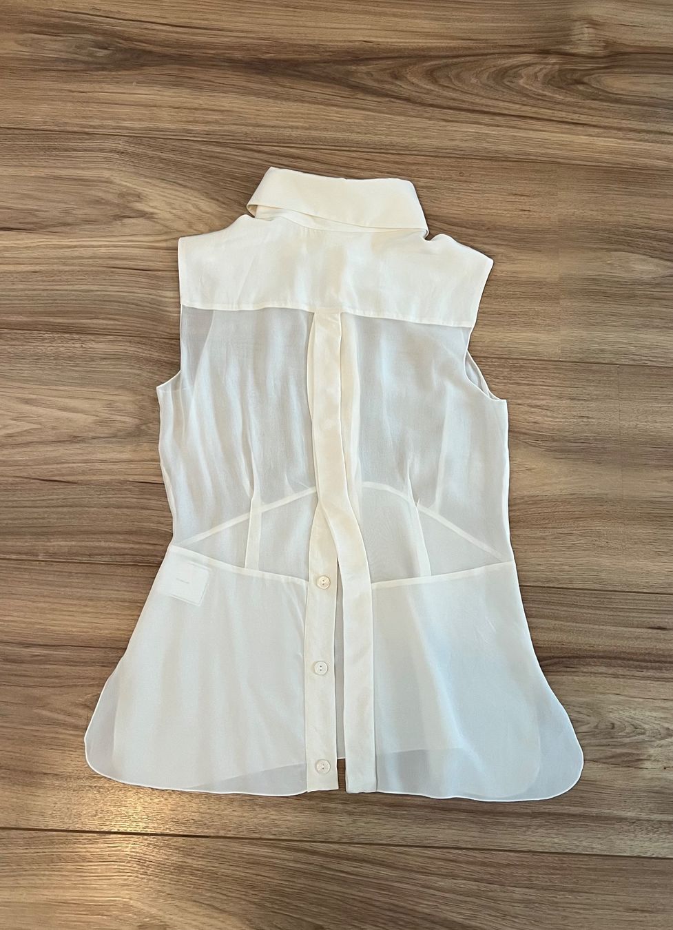 Chanel Camicette: Chanel 100 % silk blouse, size 36, perfect condition – Usato da Arzier Le Muids venduto da oma_w5bq 4