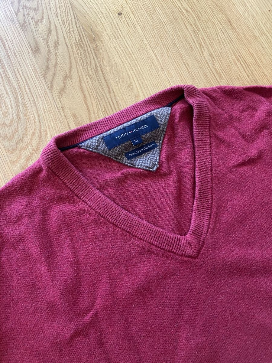 Tommy Hilfiger Maglioni & Felpe: Tommy Hilfiger V-Neck – Usato da Schaffhausen venduto da golazo_vines 2