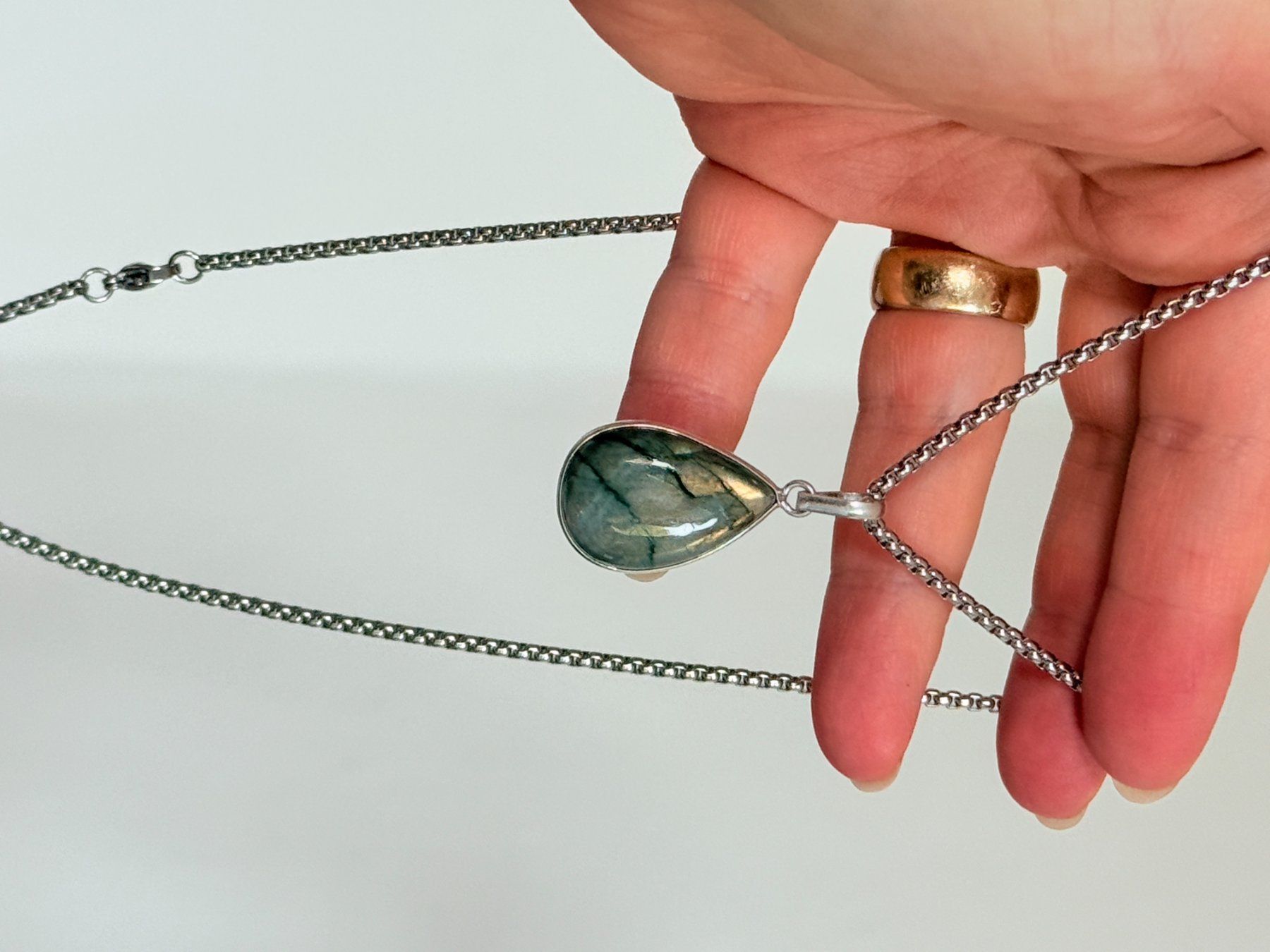 Colliers: Collier avec Labradorite – Neuf avec emballage d'origine à Genève par AWWA 2