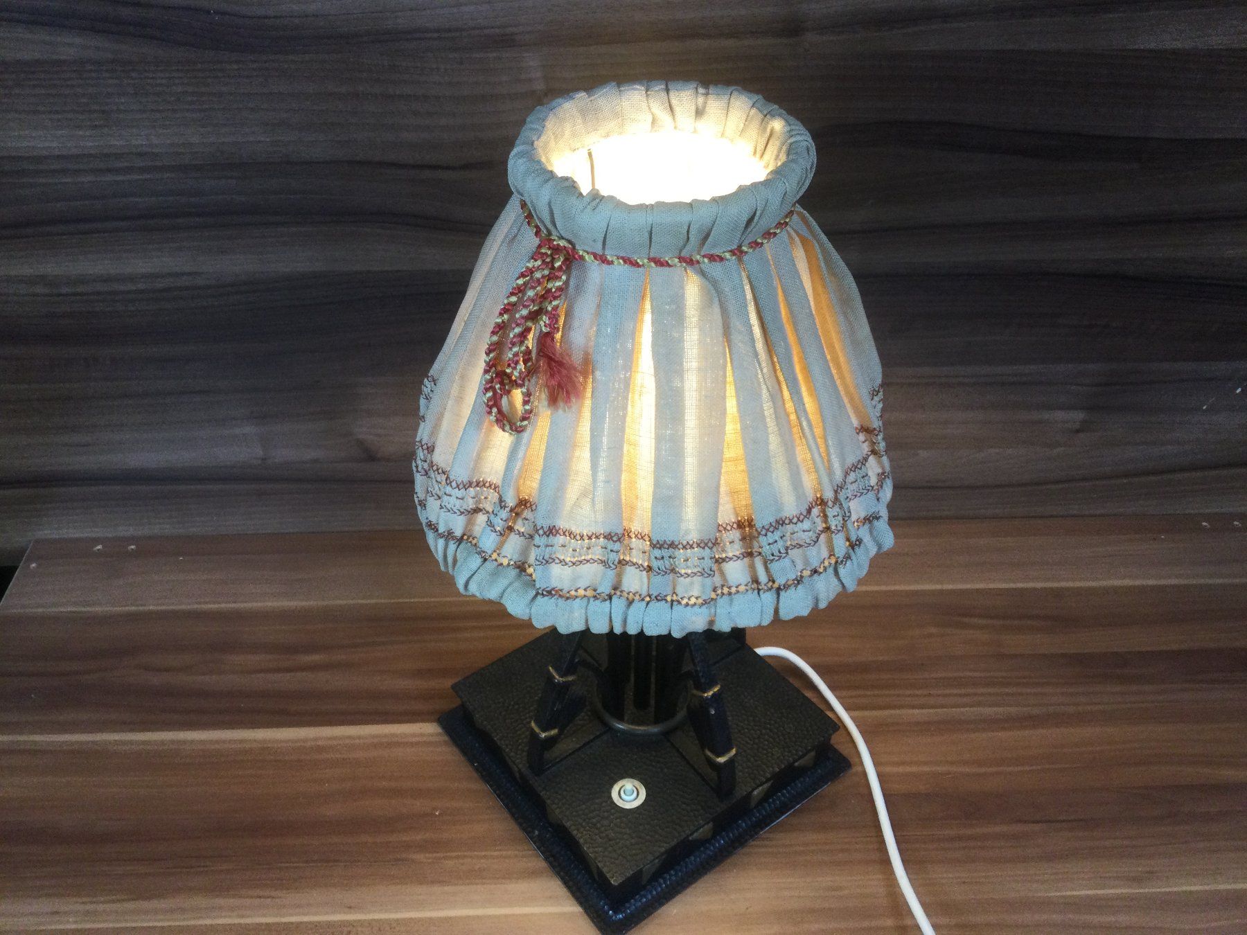 Lampade: Gebrauchte Jugendstil Tischlampe Eisen geschmiedet – Usato da Wangen SZ venduto da kuriosum12 2