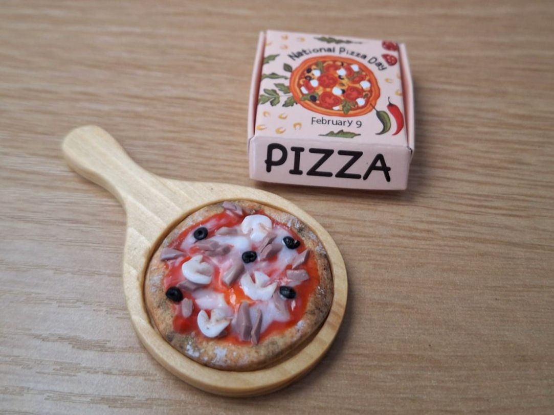 Case e mobili per bambole: Handmade Pizza, Schinken Champignon oliven – Nuovo (secondo la descrizione) da Zürich venduto da HandmadeTinyFood 1
