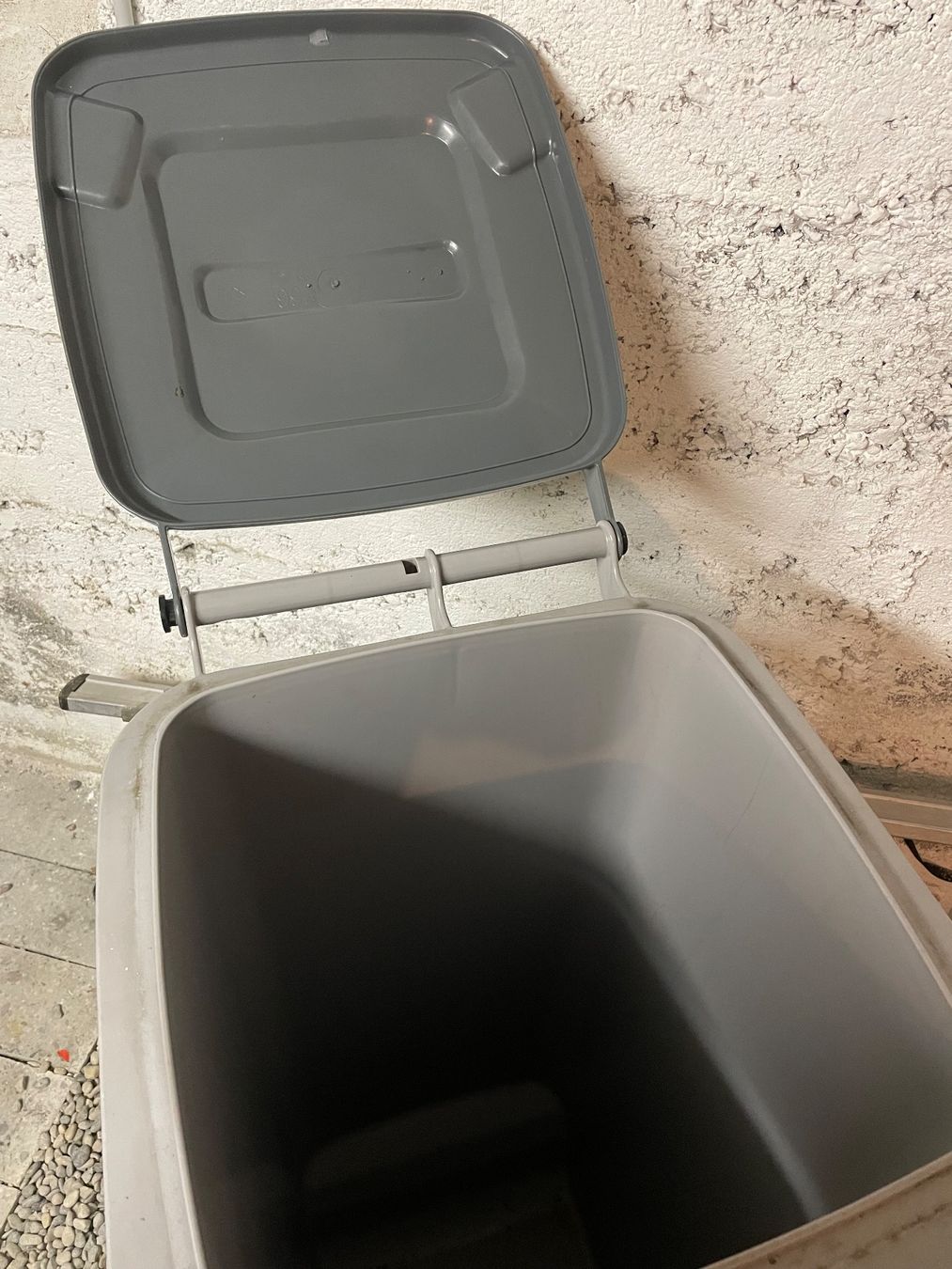 Altro per Ufficio & Commercio: Roll-Abfallbehälter grau (Karton) – Usato da Luzern venduto da Grany_ 2