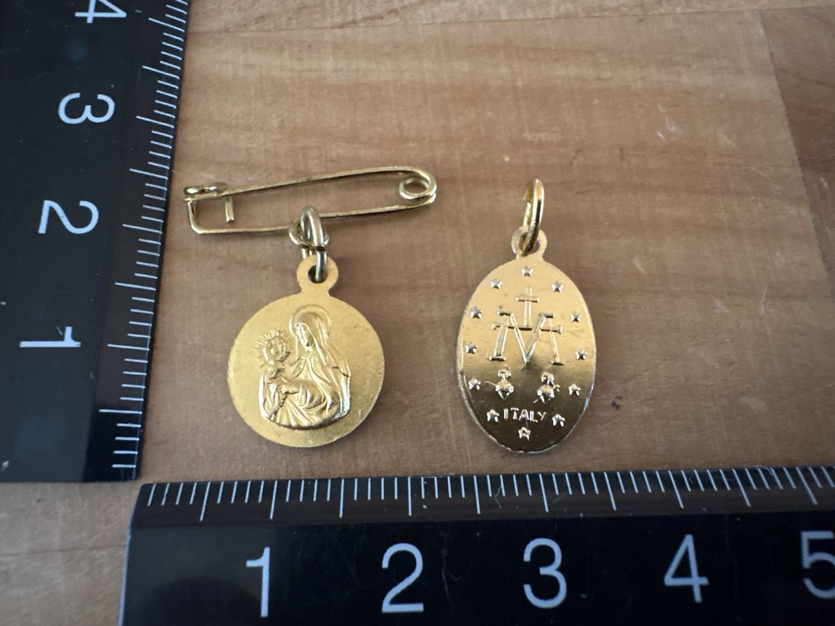 Ciondoli: 2 Heiligen Anhänger / Modeschmuck – Usato da Rümlang venduto da Fledermaus35 1
