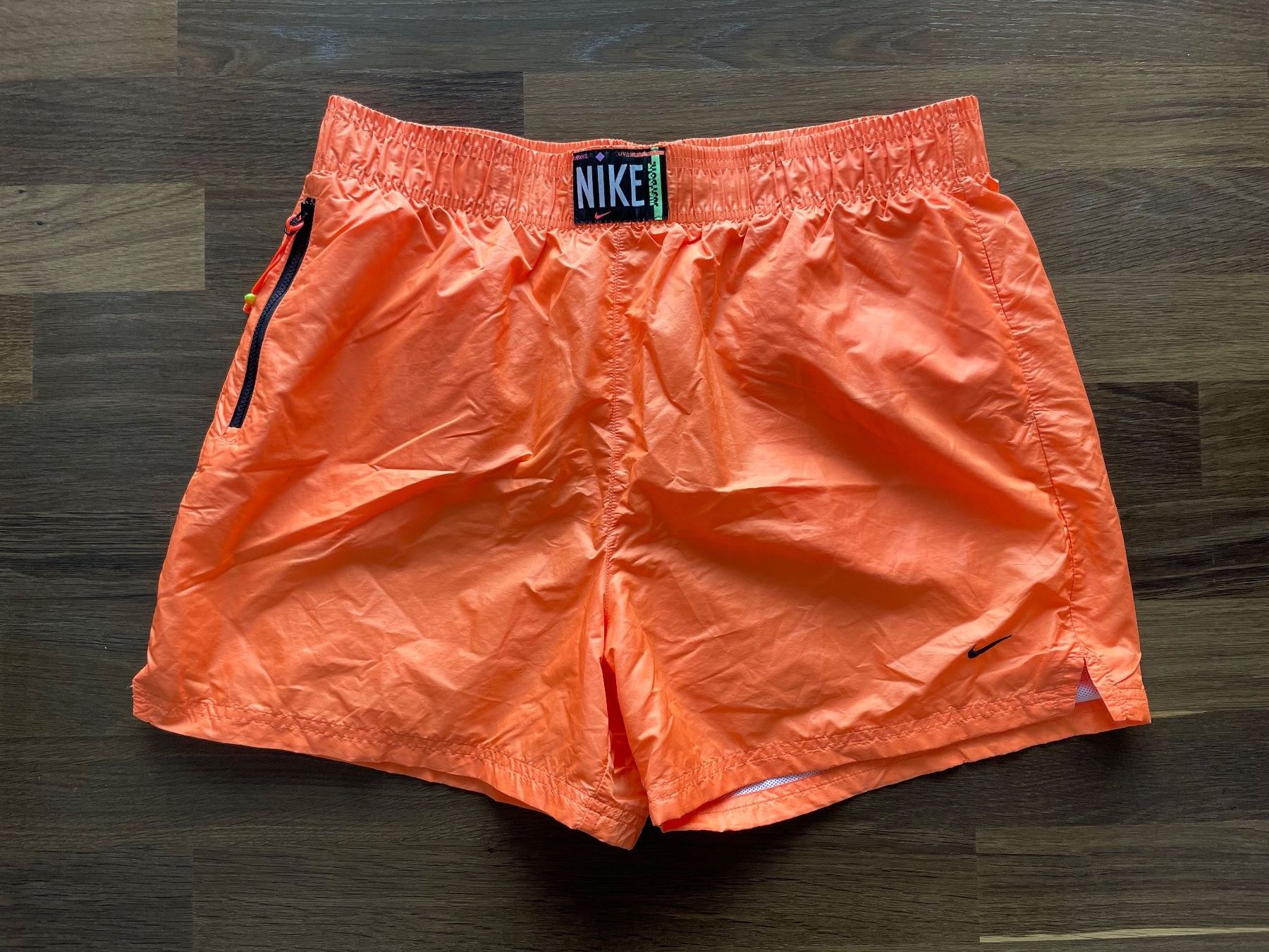 Nike Pantaloni: Nike active short – Usato da Olten venduto da B3ren