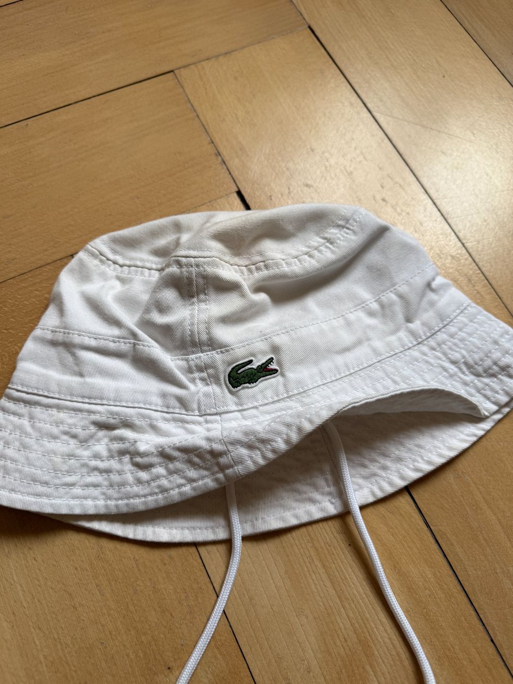 Lacoste Hüte, Mützen & Caps: LACOSTE - Bucket Hat weiss M – Gebraucht aus Zürich von Diazaio 1