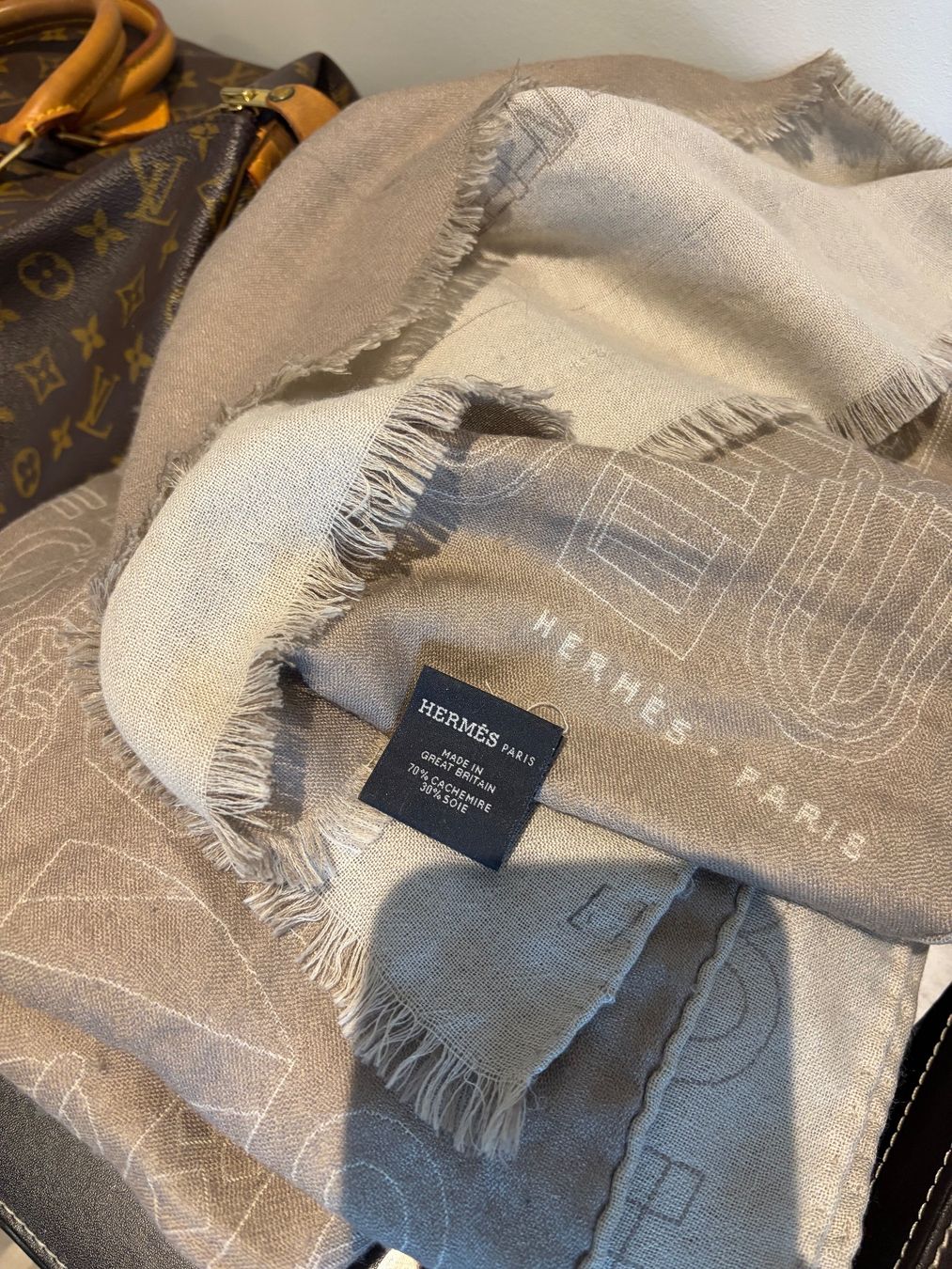 Hermès Foulard & Sciarpe: Écharpe Hermès Réversible "Pièces Détachées" – Usato da Cologny venduto da PINKCLOSET 7