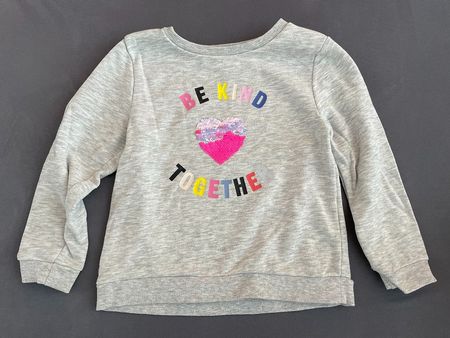 Lässiger Pulli mit Paillettenherz (wendbar), Gr. 110/116