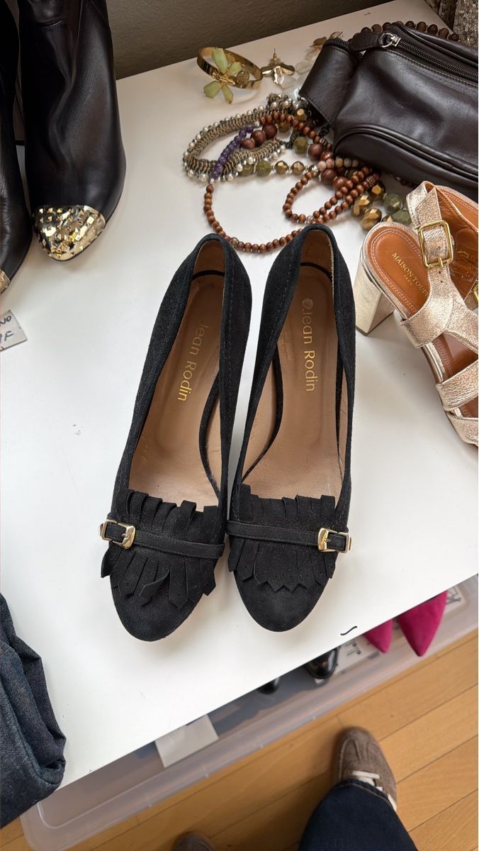 Damenschuhe: Elegant Black Suede - Size 41 - Perfect for Fall! – Gebraucht aus Genève von ama_2wfv