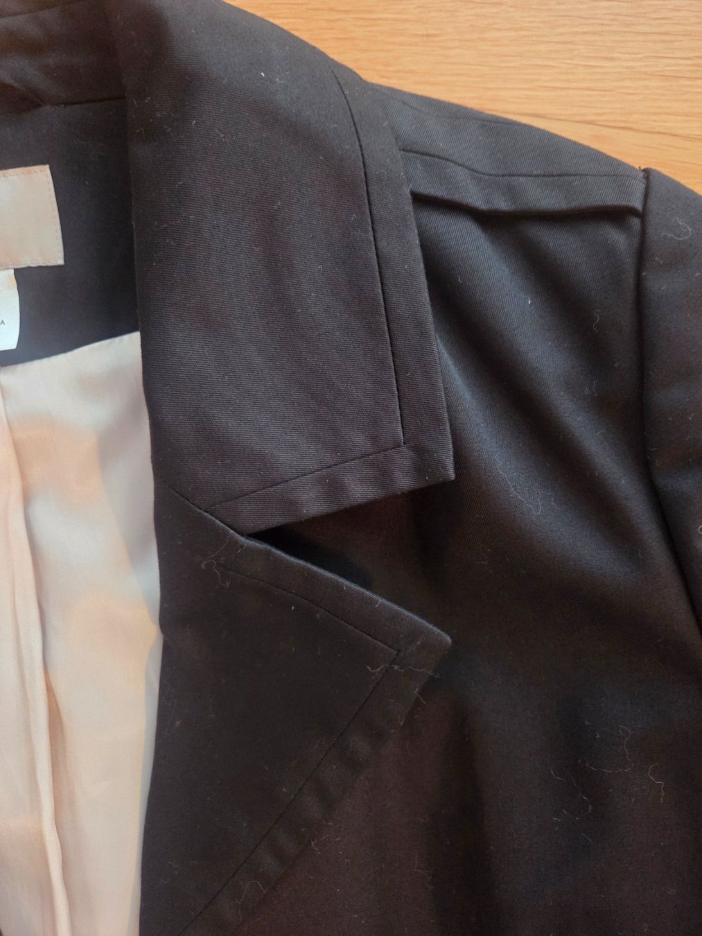 H&M Cappotti: Mantel wunderschön Neuwertig Gr 44 H&M – Usato da Sursee venduto da Ventiduese 3