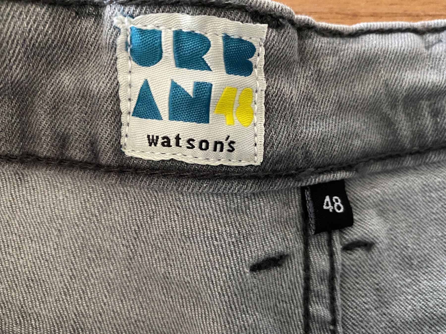 Jeans: Jeans Shorts Schwarz Gr. 48 – Usato da Schnottwil venduto da Garuso 1