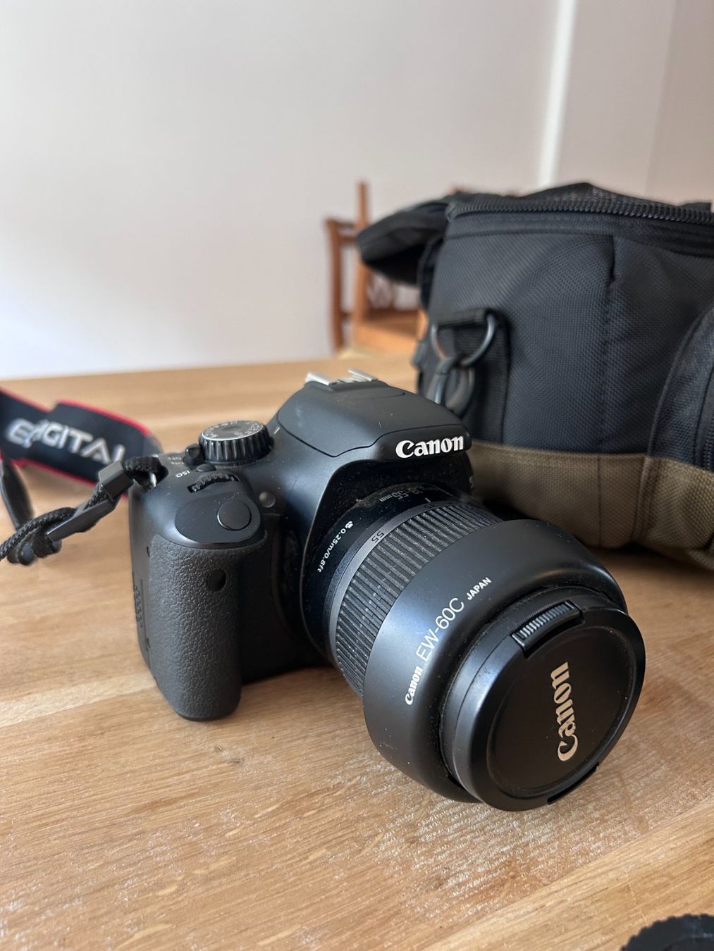 Canon Fotocamera: Canon EOS 550D mit Objektiv und Kameratasche – Usato da Zürich venduto da CMAAcoustics 1