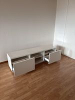 Weisses TV Möbel von IKEA