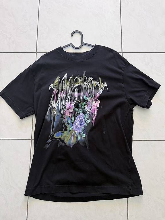 T-Shirts: Weekday T-Shirt – Gebraucht aus Urtenen-Schönbühl von ninociotti