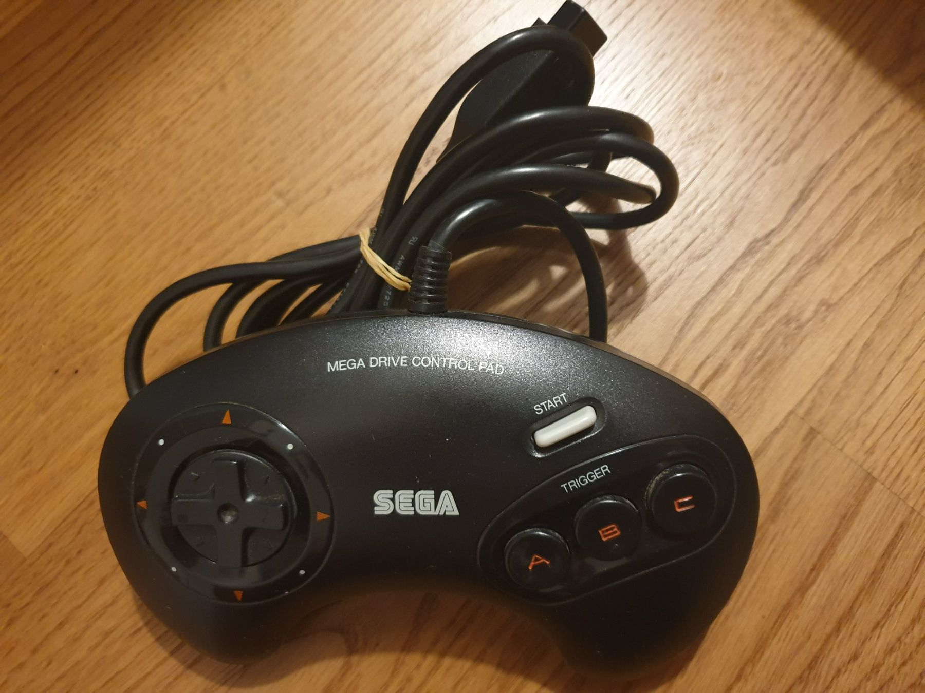 Controller: SEGA Mega Drive Controller – Usato da Rain venduto da Laupia 2