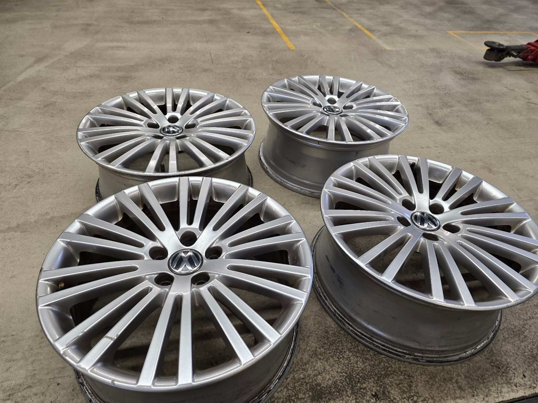 Volkswagen Cerchioni: VW Golf 5 R32 Original Felgen – Usato da Lauerz venduto da Golfgtig60